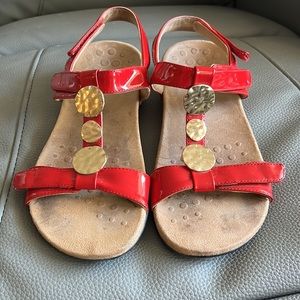 Vionic 9.5 patent red gold medal embellished sandals